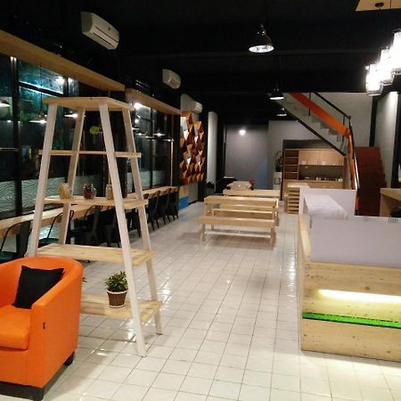 Woodlot Hostel Malang Extérieur photo
