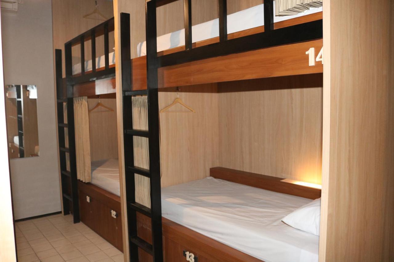 Woodlot Hostel Malang Extérieur photo