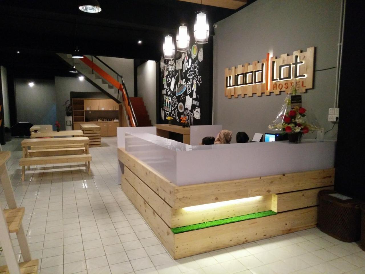 Woodlot Hostel Malang Extérieur photo
